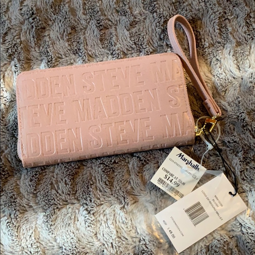 Zip around wallet